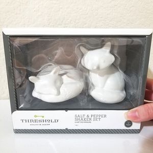 NWT salt & pepper shaker set
